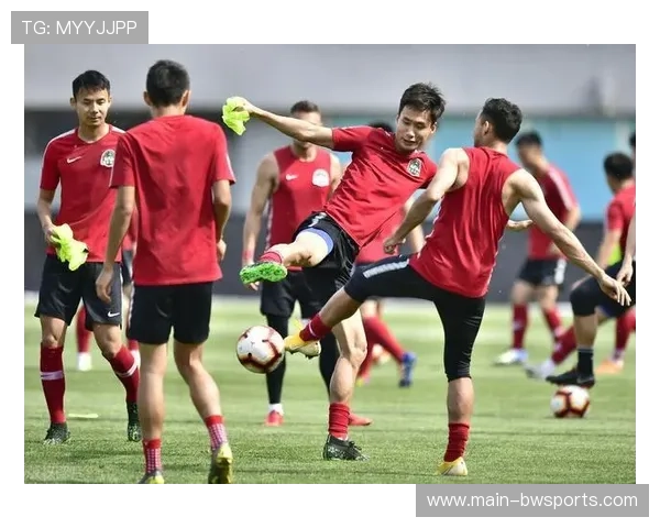 防守轮转与协防补位成体系 深圳队整体防守限制强队